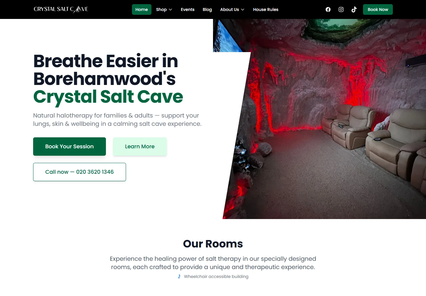 Page d’accueil Crystal Salt Cave avec hero de réservation et photo de la salle de sel